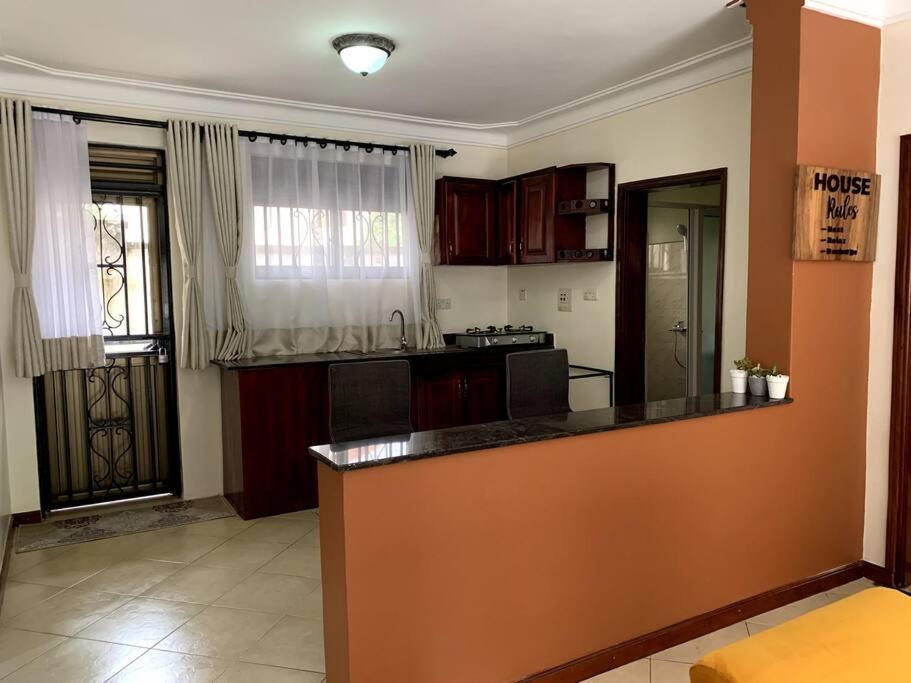 Cozy 2-Bedroom Apartment Within City Limits. Kampala Exteriör bild