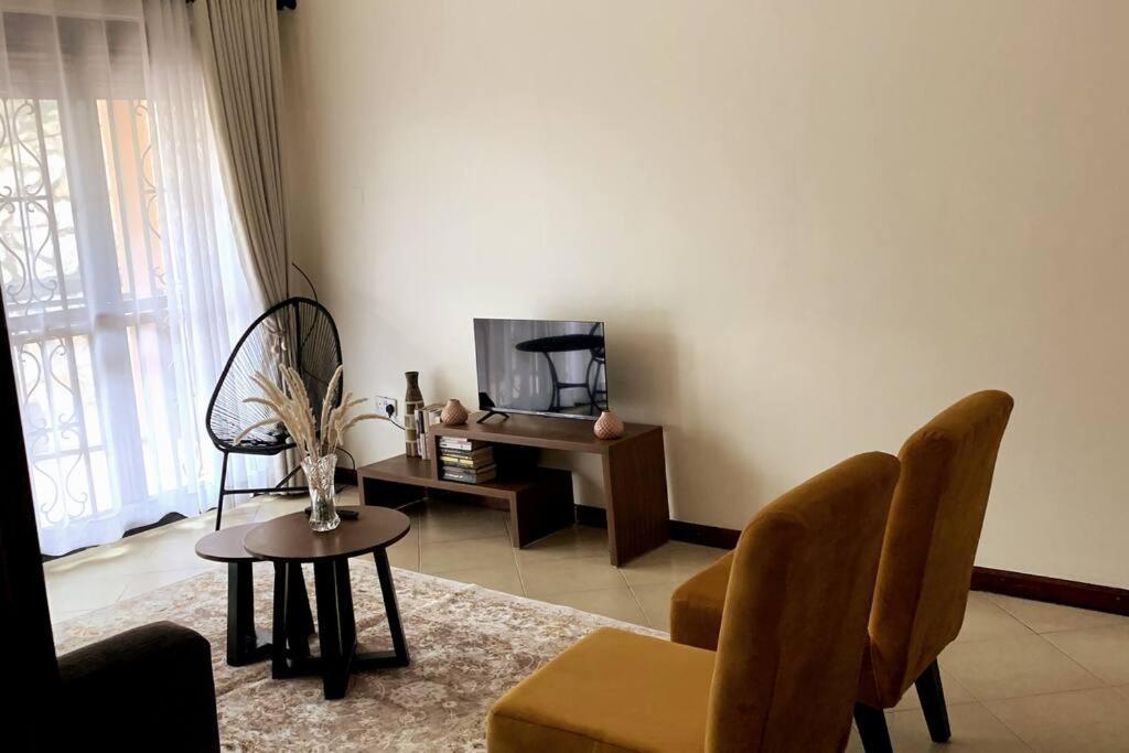 Cozy 2-Bedroom Apartment Within City Limits. Kampala Exteriör bild