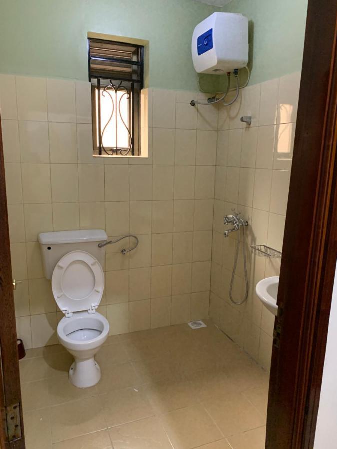 Cozy 2-Bedroom Apartment Within City Limits. Kampala Exteriör bild